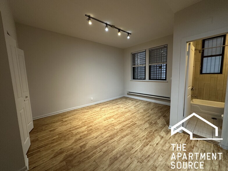 Building Photo - 2838 W Palmer St