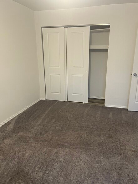 Bedroom 1 closet - 9485 Woodbridge Rd