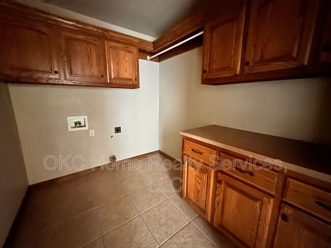 Building Photo - 13201 SW 2nd Terrace