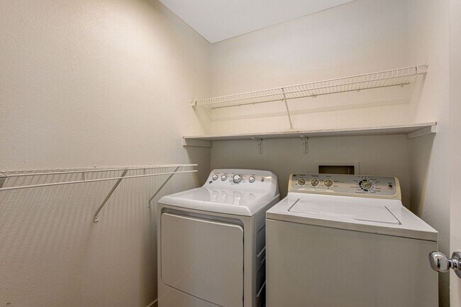 Building Photo - Spacious 3 bedroom home with large yard in...