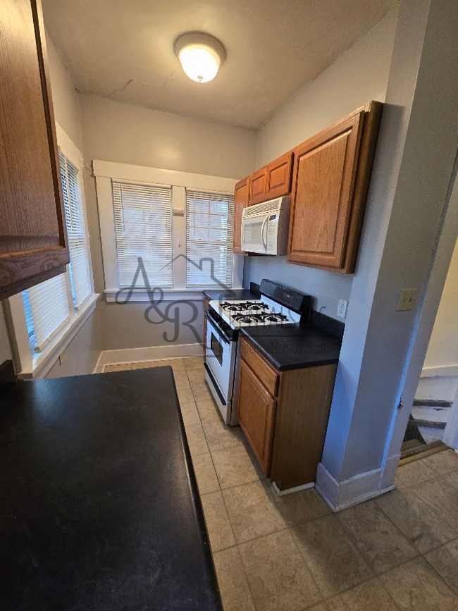 Building Photo - 112 W Quincy St