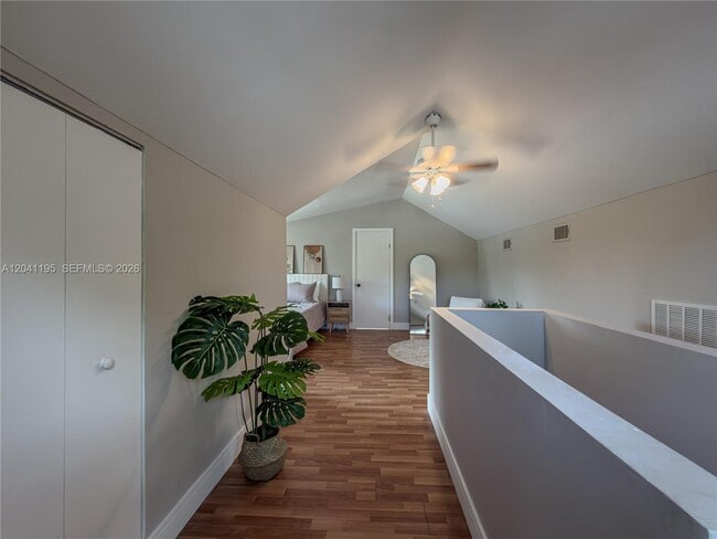Building Photo - 1813 SW 10th St