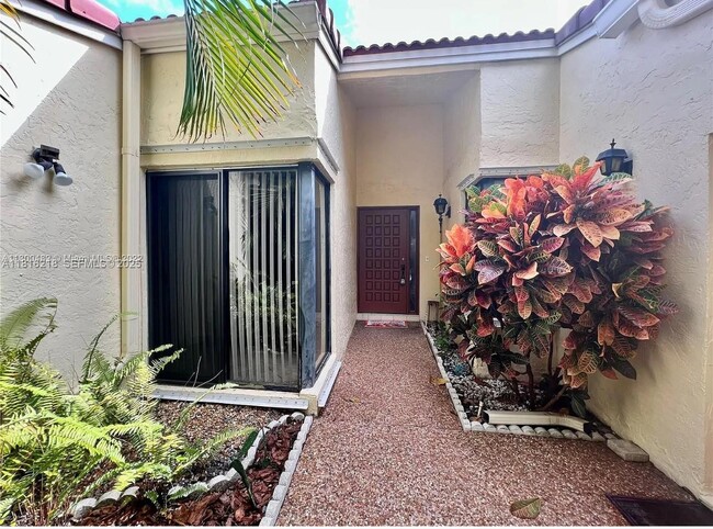 Building Photo - 642 Emerald Way E