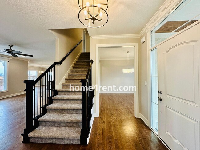 Building Photo - Nearly New Luxury Home in Blue Valley Schools!