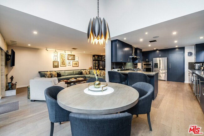 Building Photo - 4635 N Clybourn Ave