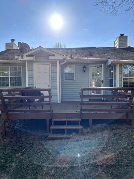 Building Photo - 110 Rolling Meadows Dr