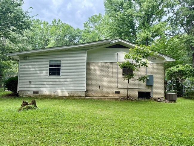 Building Photo - 9115 Oak Grove Ln