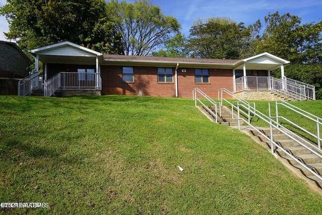 Primary Photo - 706 Jay St