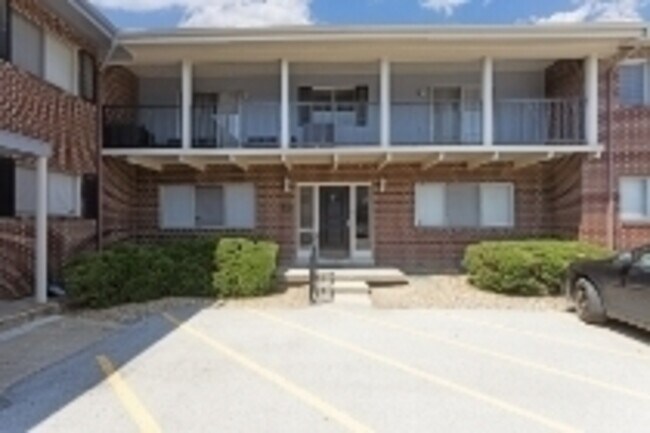 Building Photo - 8704 Wornall Rd