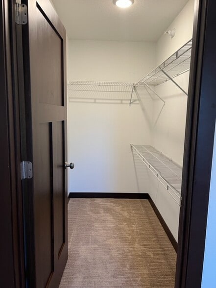 Building Photo - 1101 Linden Drive Unit 5