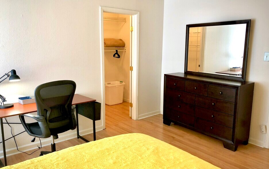 Building Photo - 3349 S Monaco Street Pky