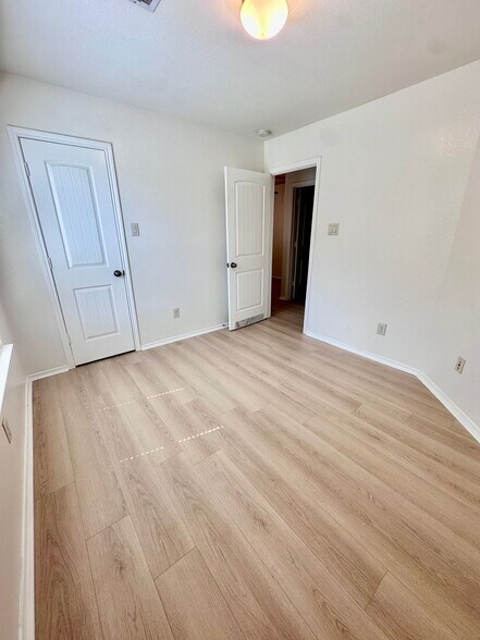 Building Photo - 6430 Stoney Creek Dr