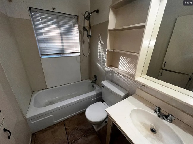 Building Photo - 224 Shellwood Dr