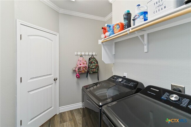 Building Photo - 8402 Ridge Crest Dr