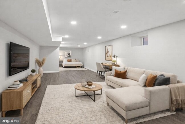 Building Photo - 4928 Florence Ave