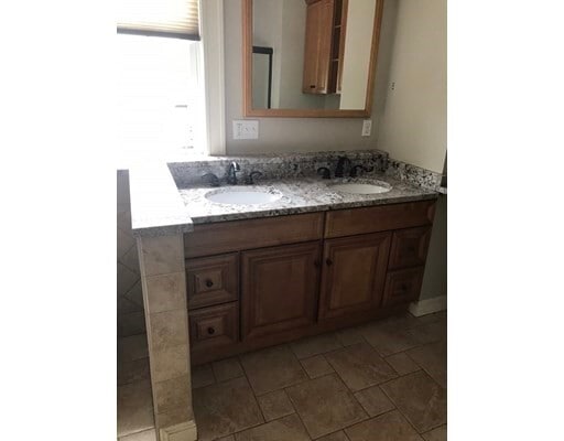 Building Photo - 210 Somerset Ave