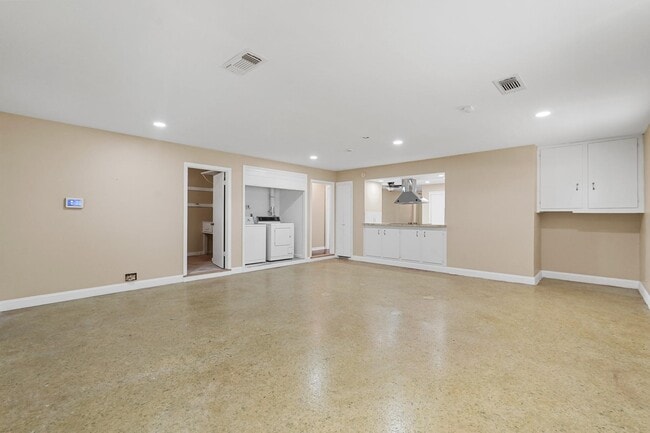 Building Photo - 10645 Oak Brook Dr