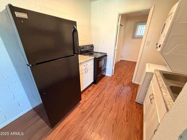 Building Photo - 6802 W Glendale Ave