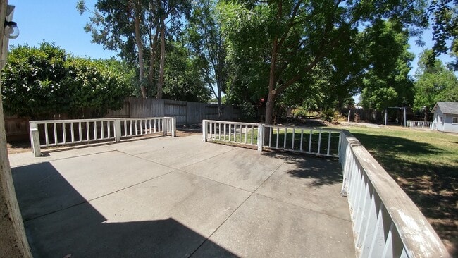 Building Photo - 552 Cimarron Dr