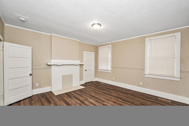 Building Photo - Updated 2-Bedroom Duplex – $800/month | Ta...