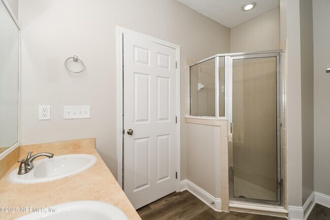 Building Photo - 3107 Wandering Oaks Dr