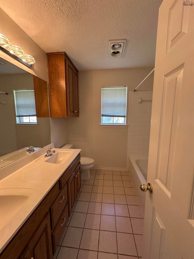 Building Photo - 3028 Whitehall Ln