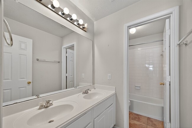 Building Photo - 602 Field Run Ct