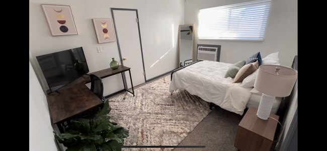 Primary Photo - 42456 45th St W