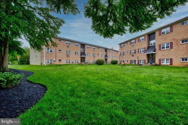 Building Photo - 335 E Lancaster Ave