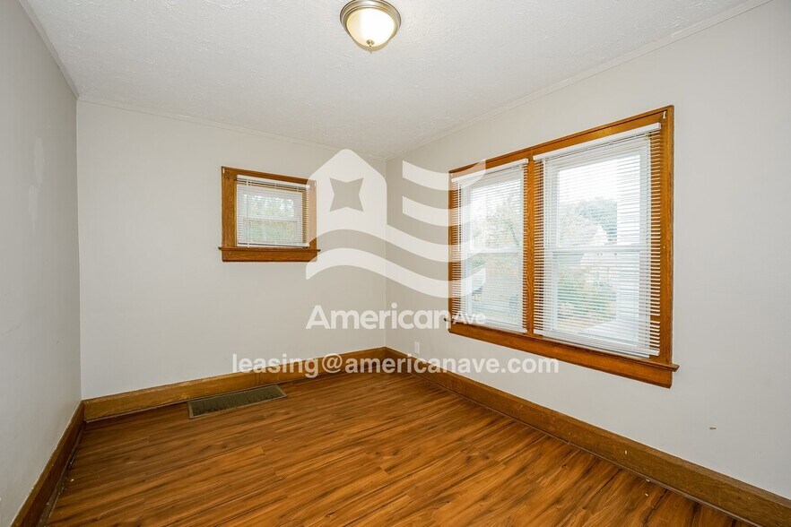 Building Photo - 1383 Hillcrest St