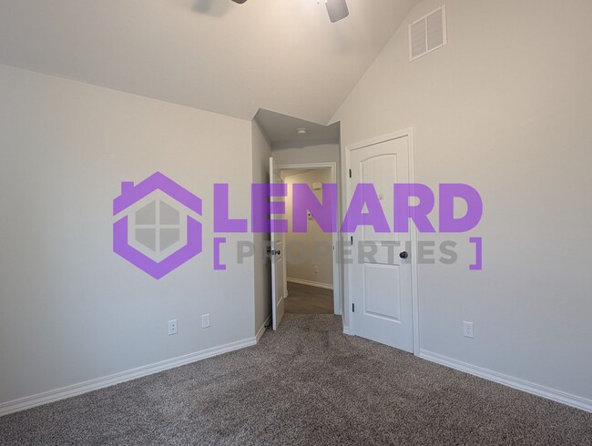 Building Photo - 660 N Montego St