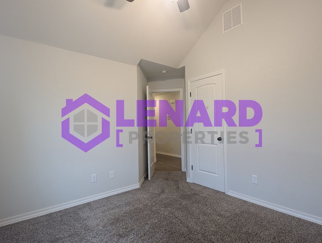 Building Photo - Spacious 3 Bedroom Home!