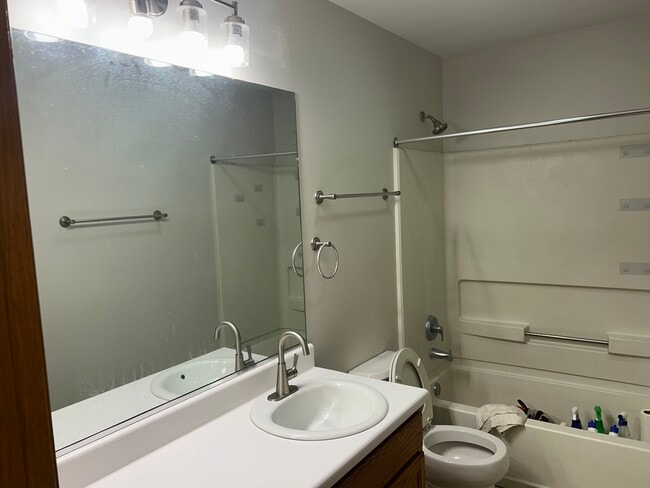 Building Photo - 1308 Jenna Dr