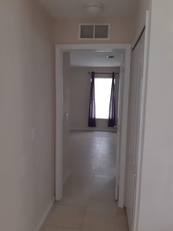 Building Photo - 542 NE 7th Terrace