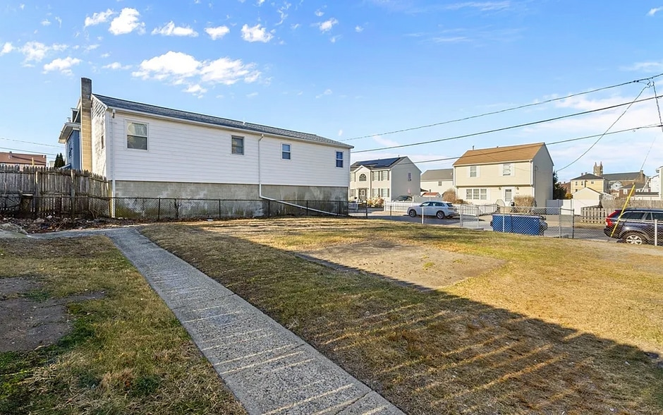 Building Photo - 177 Tripp St