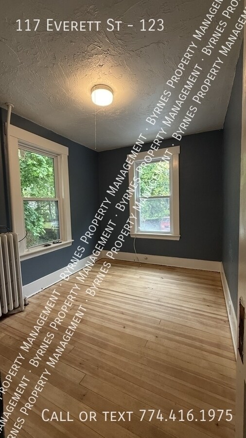 Building Photo - 117 Everett St