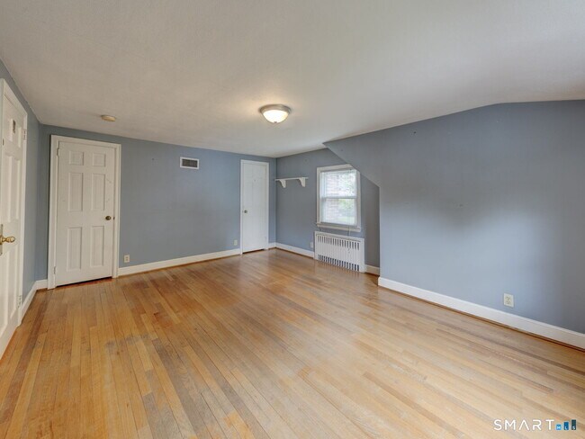 Building Photo - 501 Highland St