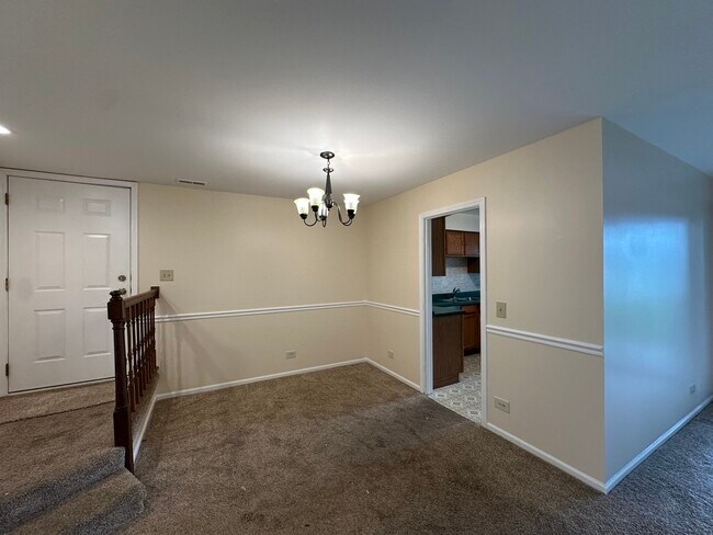 Building Photo - 1304 N Streamwood Ln