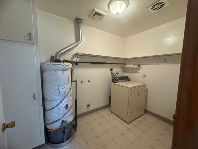 Building Photo - Spacious 2 Bedroom 2 Bath Living Room and Great Room