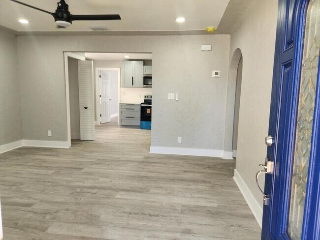 Building Photo - 2422 23rd St S