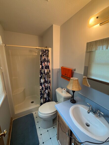 Building Photo - 4669 Pinehurst Dr