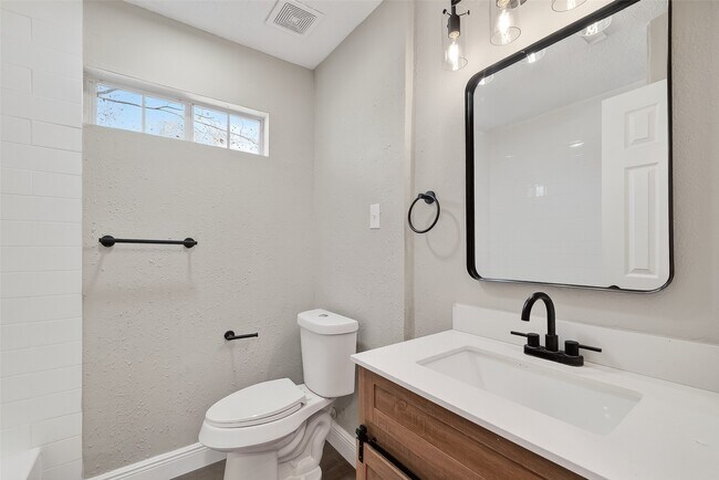 Building Photo - 7437 Bywood St