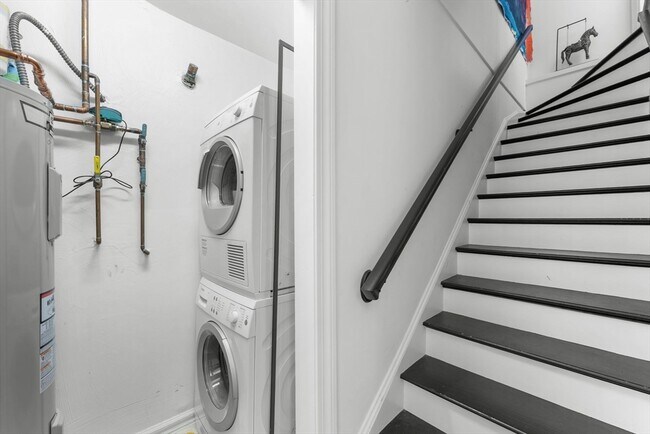 Building Photo - 18 Concord Square