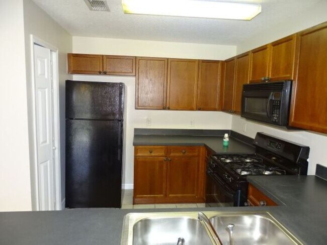 Building Photo - Charming 3-Bedroom Townhome in Winter Garden!