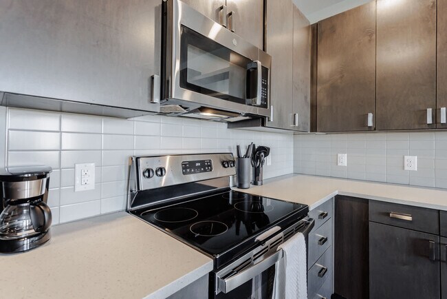 Building Photo - 601 E Pete Rose Wy