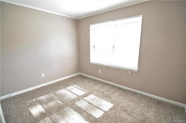 Building Photo - 334 Dee Dr