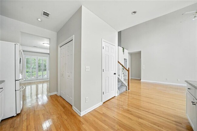 Building Photo - 3966 Kendall Cove