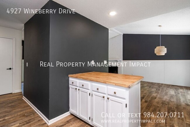 Building Photo - 4927 Wineberry Dr