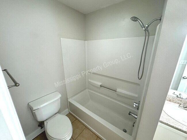 Building Photo - 3BD/3BA FOR RENT