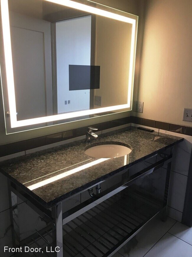 Building Photo - 215 N Main St